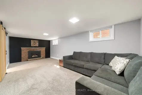 206 Elmwood Drive Belleville ON K8N 4Z4