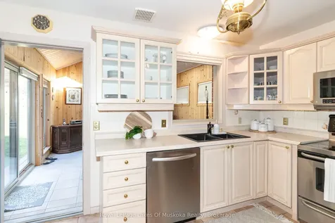 107 Milton Street Bracebridge ON P1L 2G4