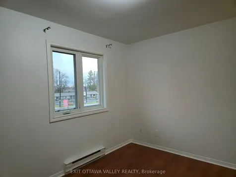 10 Charles Street Arnprior ON K7S 1A7