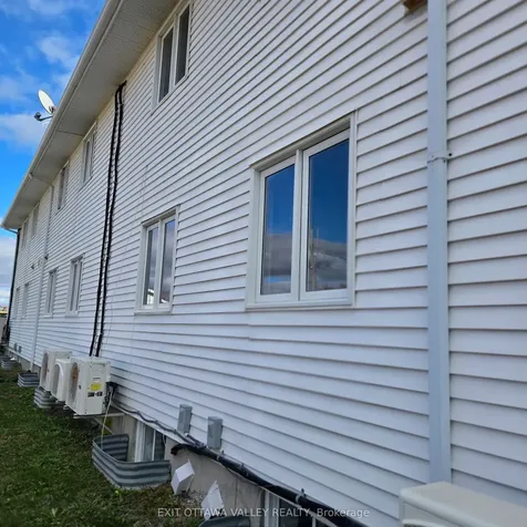 10 Charles Street Arnprior ON K7S 1A7