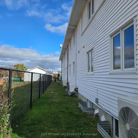 10 Charles Street Arnprior ON K7S 1A7
