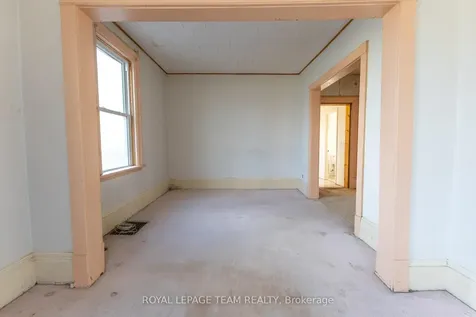 31 Daniel Street N Arnprior ON K7S 2K6