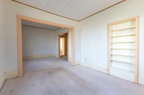 31 Daniel Street N Arnprior ON K7S 2K6