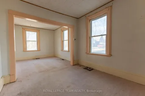 31 Daniel Street N Arnprior ON K7S 2K6