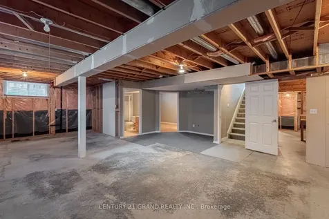 26 Macdonald Crescent Brantford ON N3R 8B2