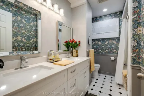 4 Adelaide Avenue Brantford ON N3S 7H3