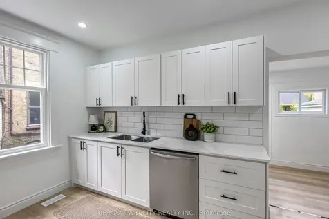 15 Hawarden Avenue Brantford ON N3T 4H2