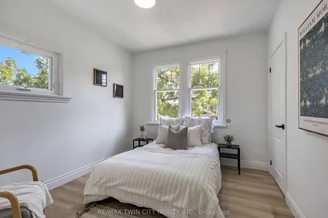 15 Hawarden Avenue Brantford ON N3T 4H2