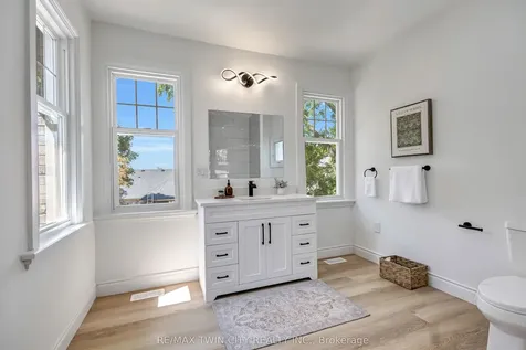 15 Hawarden Avenue Brantford ON N3T 4H2