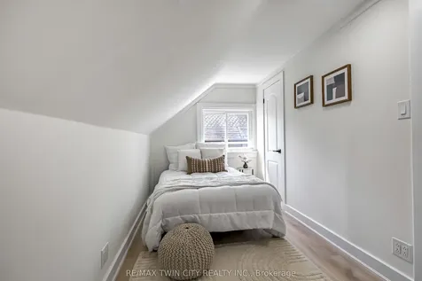 15 Hawarden Avenue Brantford ON N3T 4H2