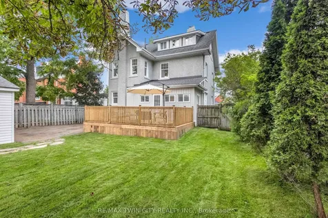 15 Hawarden Avenue Brantford ON N3T 4H2