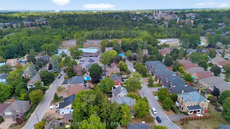 15 Hawarden Avenue Brantford ON N3T 4H2