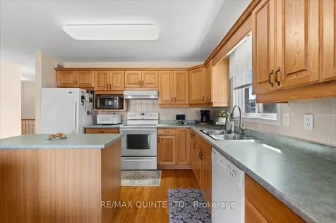 42 Spruce Gardens Belleville ON K8N 5Y6