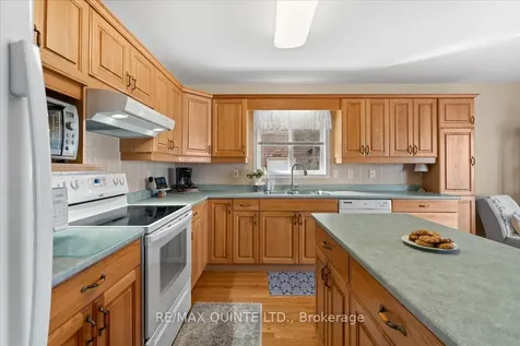 42 Spruce Gardens Belleville ON K8N 5Y6