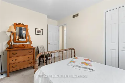 42 Spruce Gardens Belleville ON K8N 5Y6