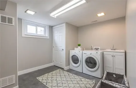 14 Dunsdon Street Brantford ON N3R 3J3
