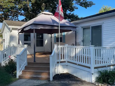 9 Algonquin Lane Ashfield-colborne-wawanosh ON N7A 3Y2