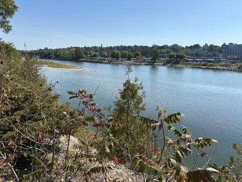 81344 Champlain Boulevard Ashfield-colborne-wawanosh ON N7A 3Y2