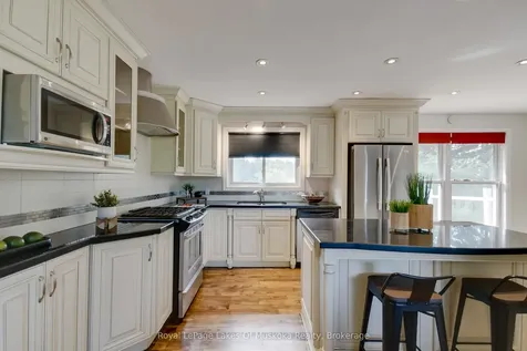 30 Taylor Road Bracebridge ON P1L 1J6