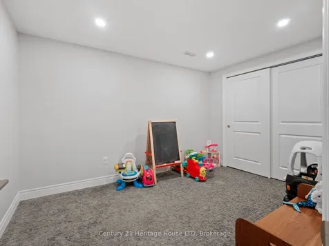 281 Regatta Drive Welland ON L3B 6E7