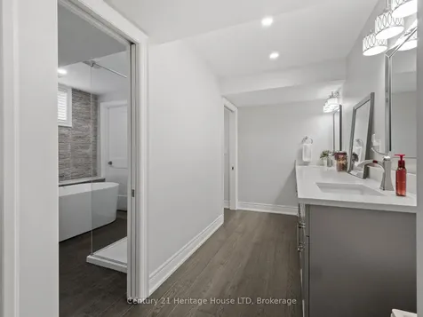 281 Regatta Drive Welland ON L3B 6E7