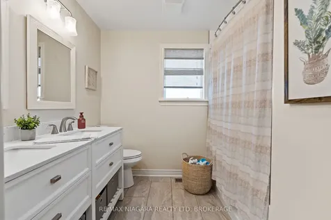 39 Rosemount Avenue Port Colborne ON L3K 5P8