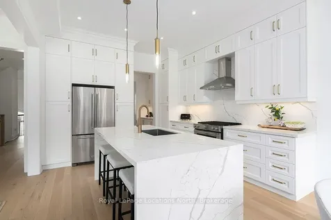 11 Bay Street SE Blue Mountains ON N0H 2P0