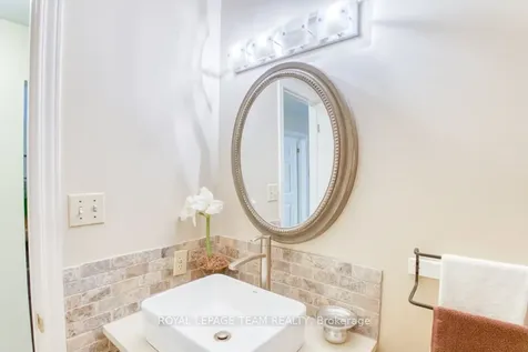 27 Sherk Crescent Kanata ON K2K 2L3