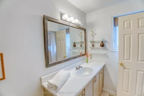 27 Sherk Crescent Kanata ON K2K 2L3
