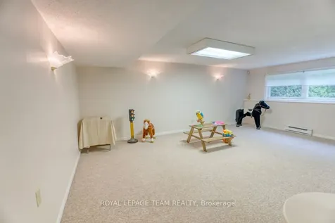 27 Sherk Crescent Kanata ON K2K 2L3