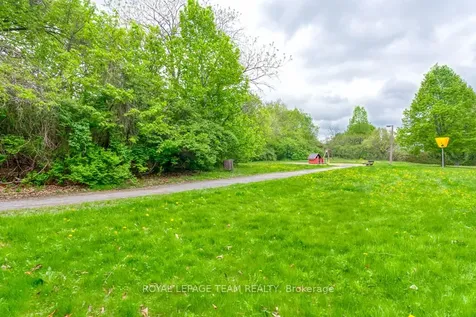 27 Sherk Crescent Kanata ON K2K 2L3