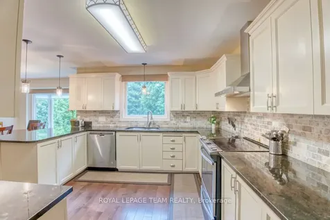 27 Sherk Crescent Kanata ON K2K 2L3