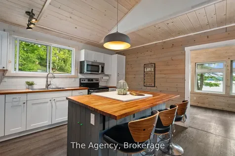 1032 Lakeshore Drive S Bracebridge ON P1L 1X3