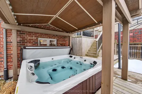 17 Heathcote Court Grimsby ON L3M 0A6