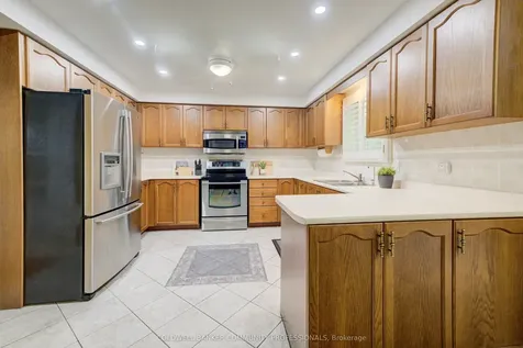 466 Dicenzo Drive Hamilton ON L9B 2C4