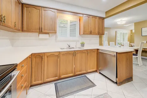 466 Dicenzo Drive Hamilton ON L9B 2C4