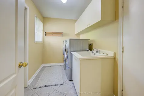 466 Dicenzo Drive Hamilton ON L9B 2C4