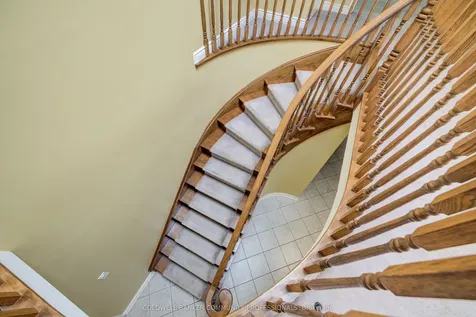 466 Dicenzo Drive Hamilton ON L9B 2C4