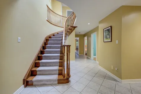 466 Dicenzo Drive Hamilton ON L9B 2C4