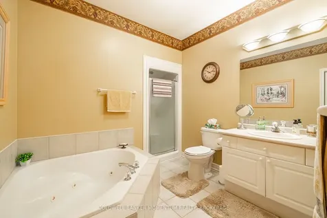 7 Willowlanding Court Welland ON L3C 7L7