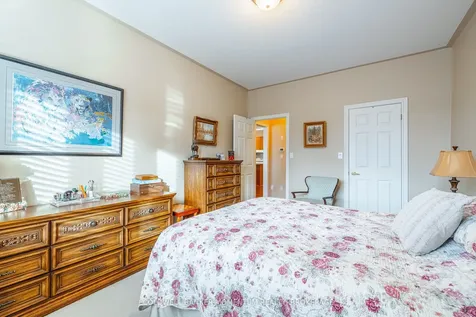 7 Willowlanding Court Welland ON L3C 7L7