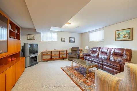 7 Willowlanding Court Welland ON L3C 7L7