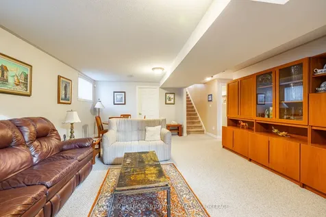 7 Willowlanding Court Welland ON L3C 7L7
