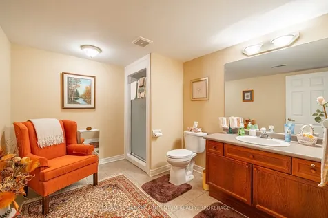 7 Willowlanding Court Welland ON L3C 7L7