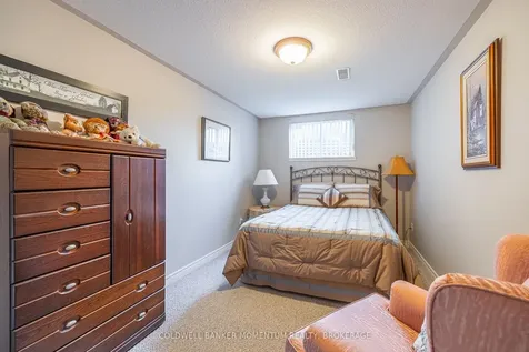 7 Willowlanding Court Welland ON L3C 7L7
