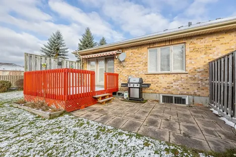 7 Willowlanding Court Welland ON L3C 7L7