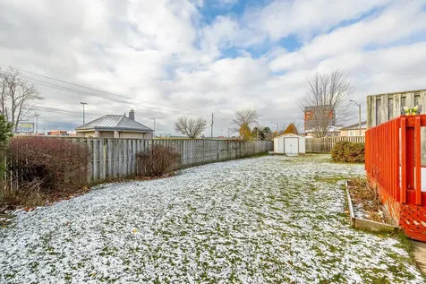 7 Willowlanding Court Welland ON L3C 7L7