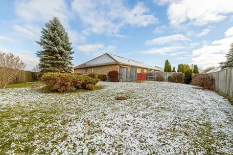 7 Willowlanding Court Welland ON L3C 7L7