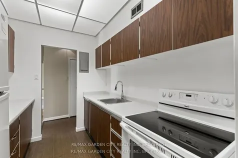 196 Scott Street St. Catharines ON L2N 5T2