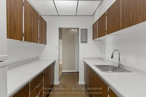196 Scott Street St. Catharines ON L2N 5T2